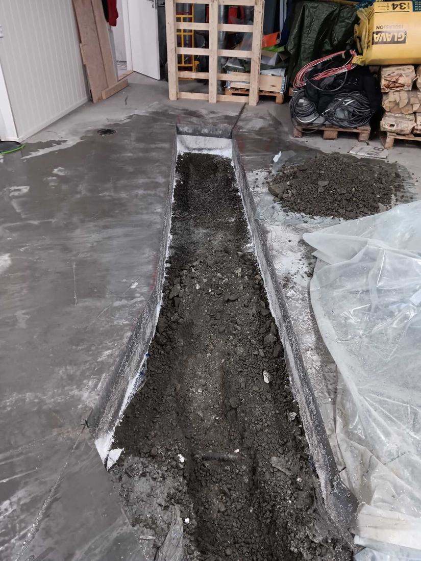 Ferdig renset rørgate i betonggulv